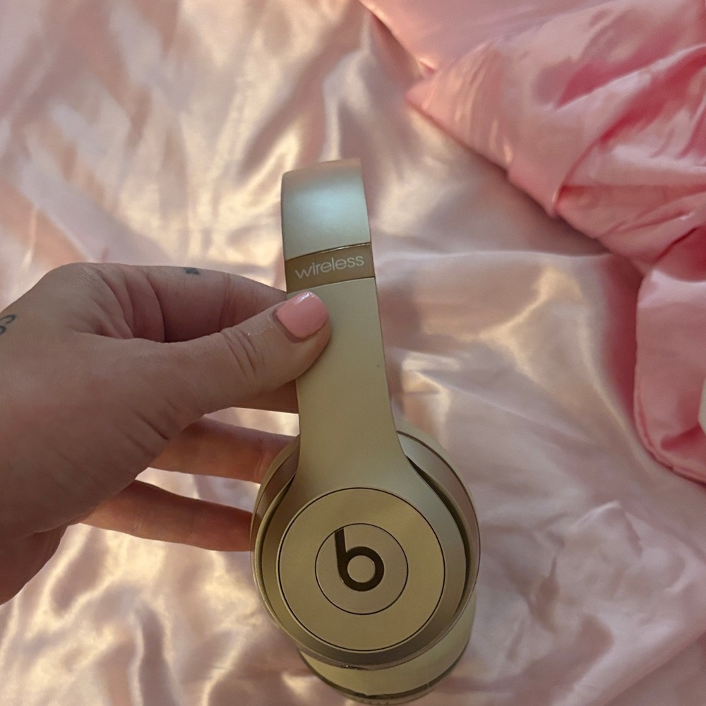 Rose Gold Wireless Beats Solo 3 Headphones